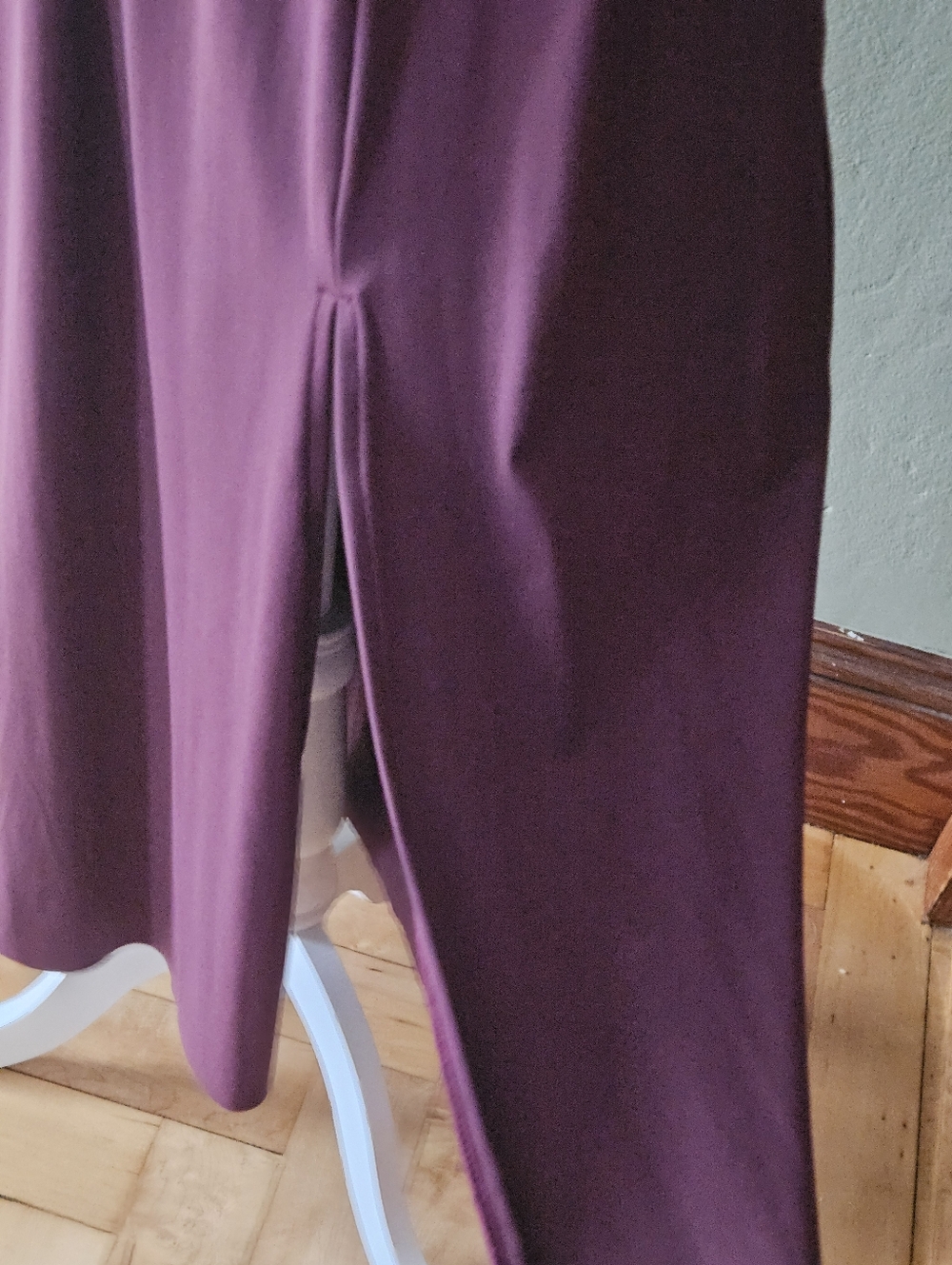 HALARA Sleeveless Burgundy Midi Dress with Square Neck - Picture 4 of 9